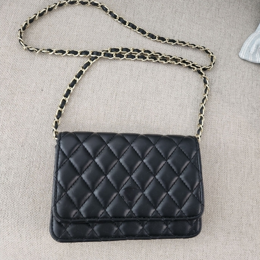 Elegant Black Quilted CC Logo Chain Bag